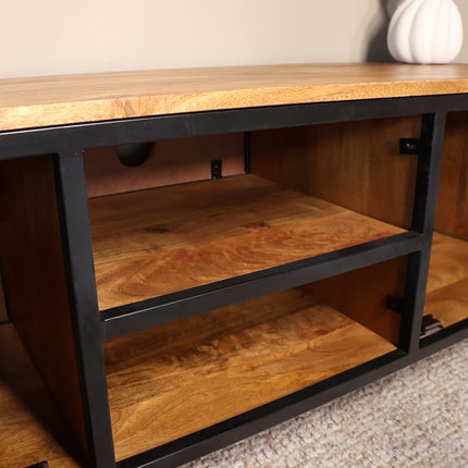 Tweedekans model: Tv meubel bruin mangohout 130cm Liv