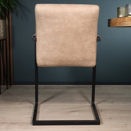 Eetkamerstoel met armleuning beige Noor industrieel design eetstoel