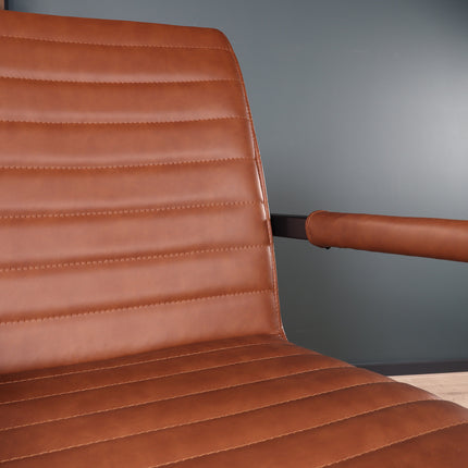 Tweedekans model: Eetkamerstoel met armleuning cognac Noor industrieel design eetstoel