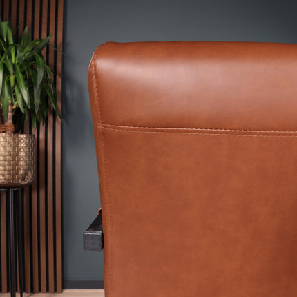 Tweedekans model: Eetkamerstoel met armleuning cognac Noor industrieel design eetstoel